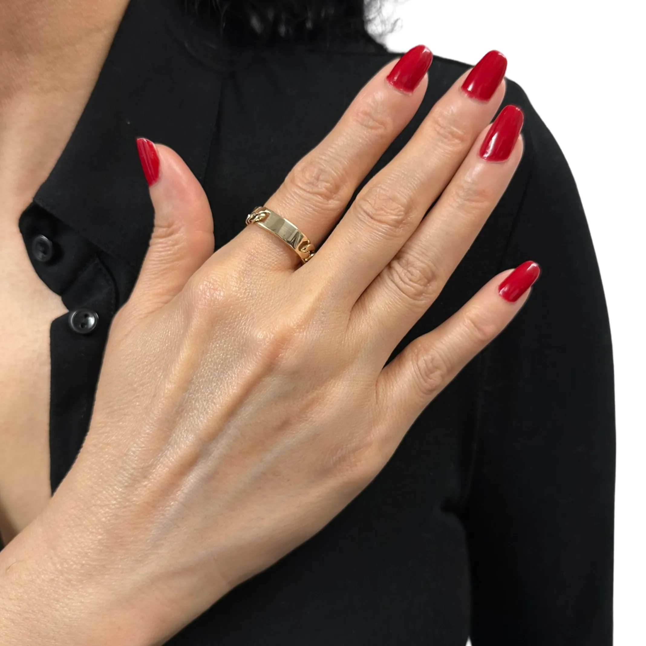 Daisy Exclusive 18k Gold Curb Link Ring with Plaque