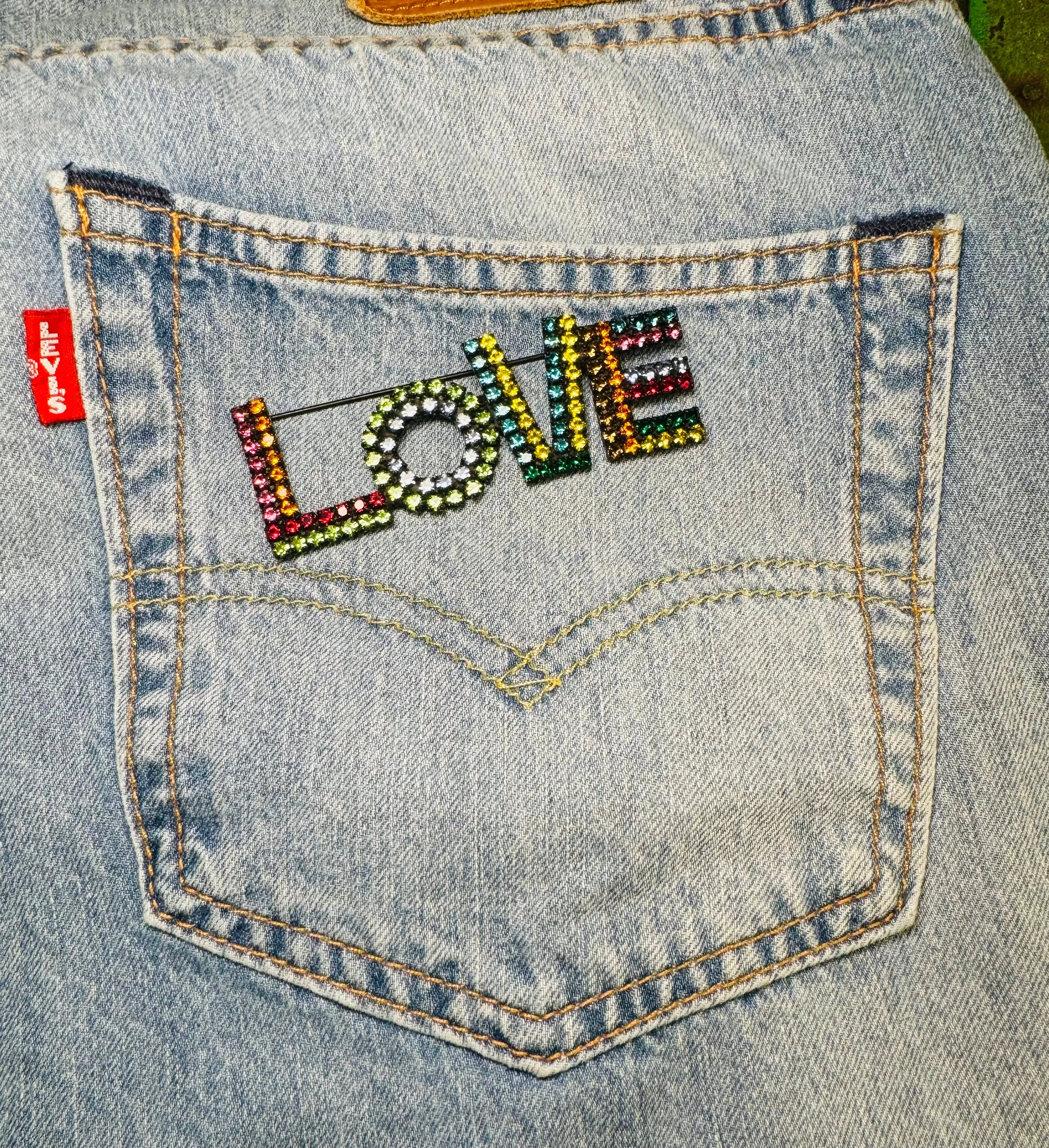 LA LA LOVE Brooch