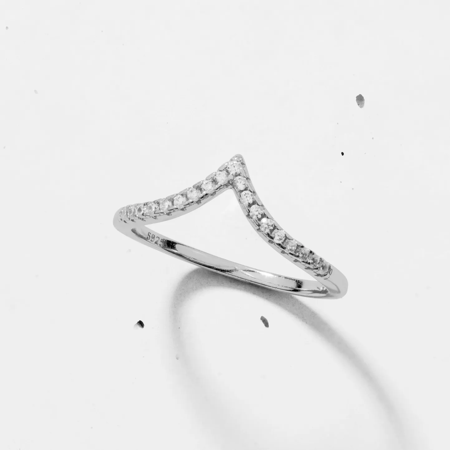 Pav Wishbone V | Stacking Ring