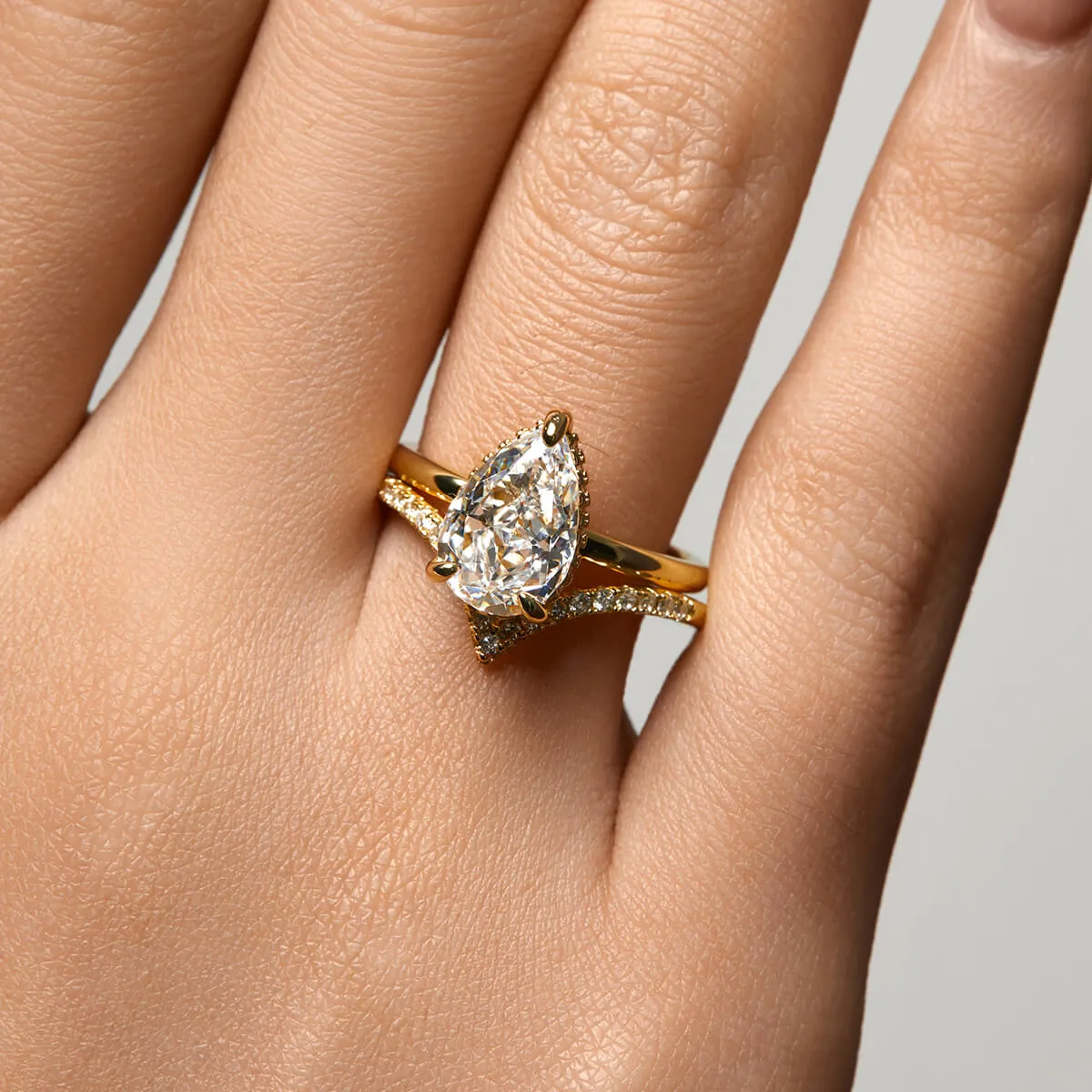 Pav Wishbone V | Stacking Ring