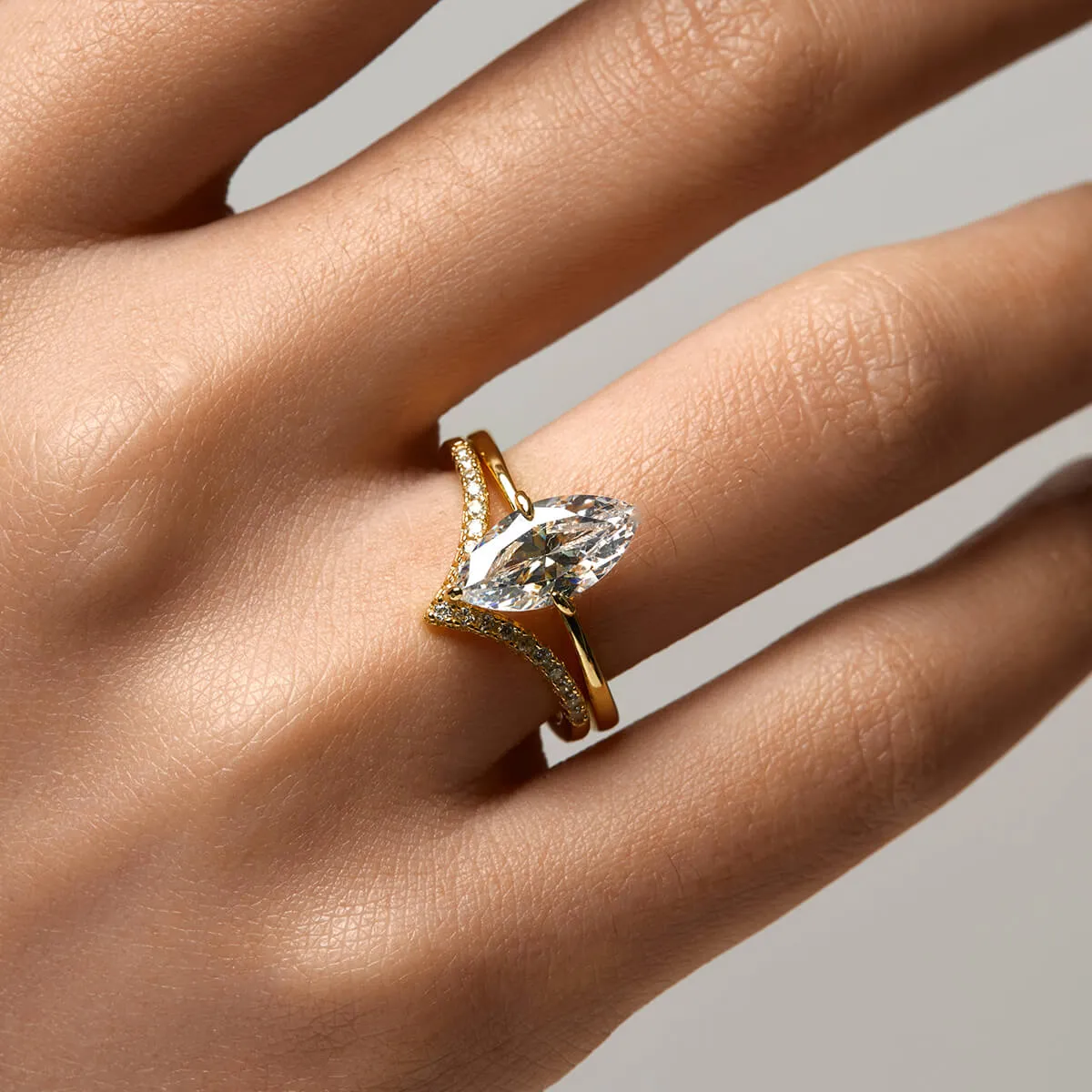 Pav Wishbone V | Stacking Ring