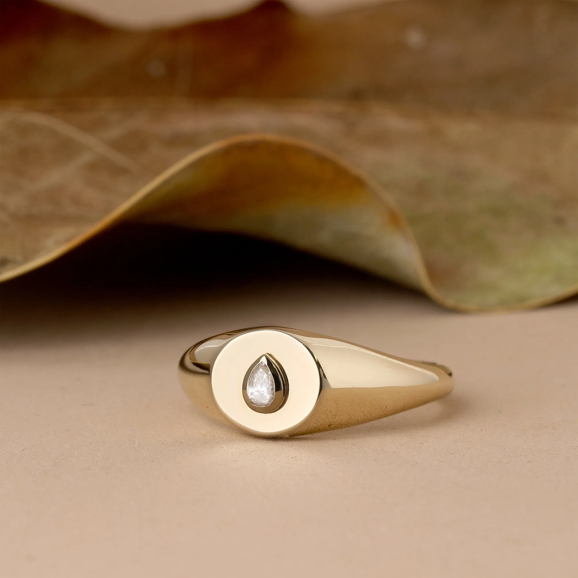 Pear Diamond Signet Ring, Lagrima