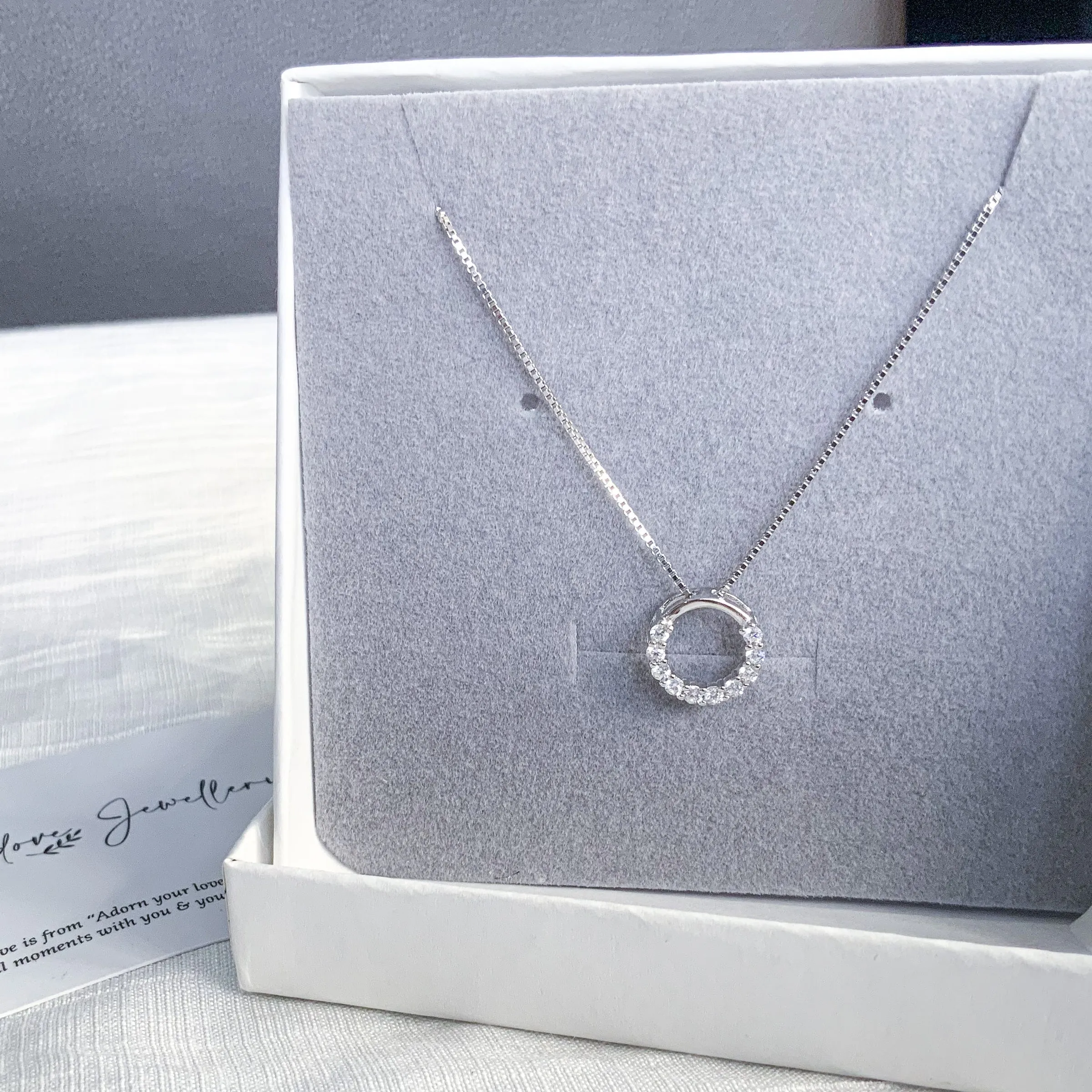 Shiny Wreath Necklace