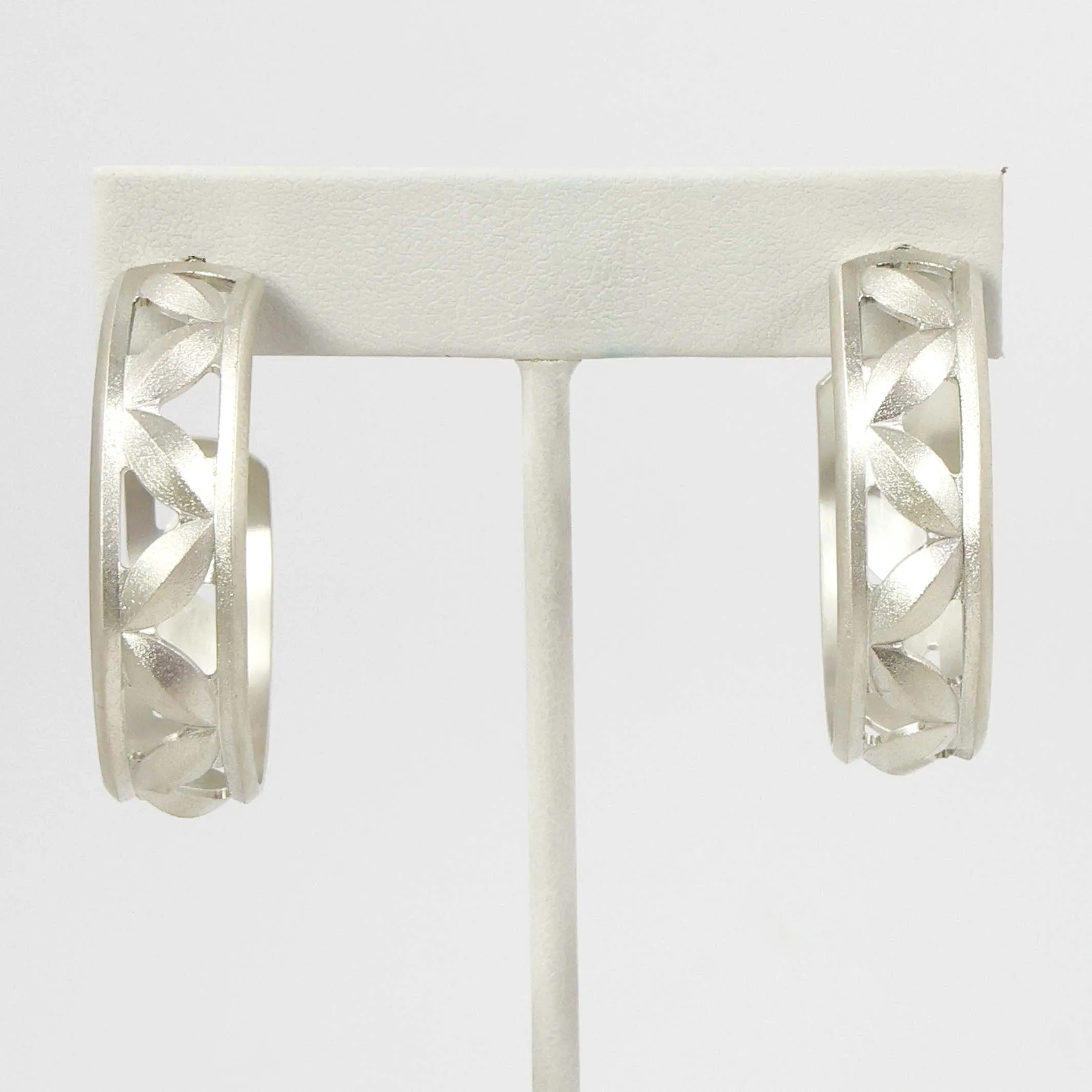 Sweet Pea Hoop Earrings