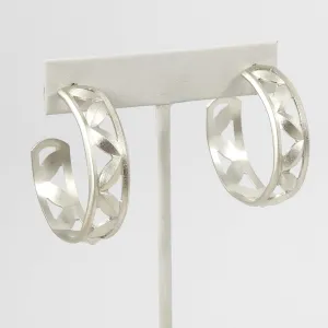 Sweet Pea Hoop Earrings