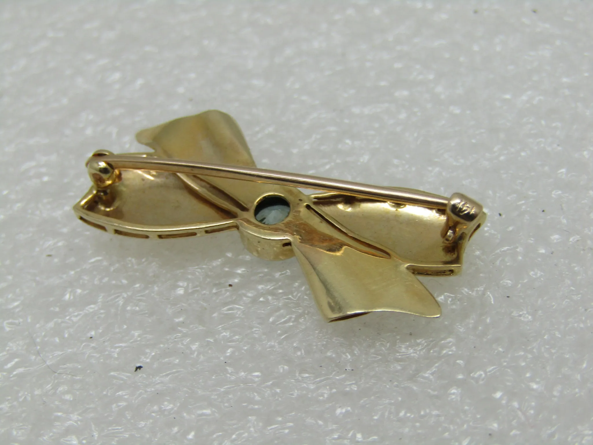 Vintage 14kt Aquamarine Bow Brooch, Appx. 40 ctw, Locking C Clasp, 1940's, 2.56gr
